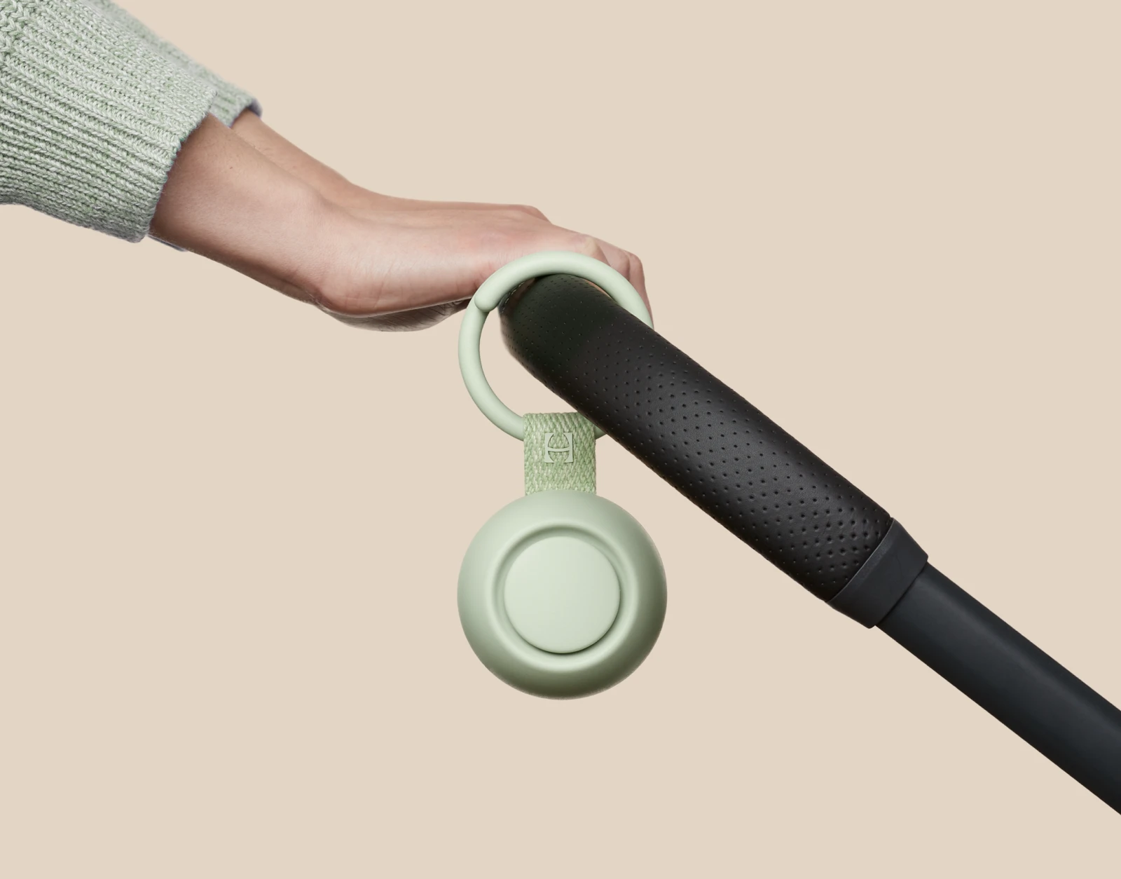 Hatch Go Mint clipped on a stroller